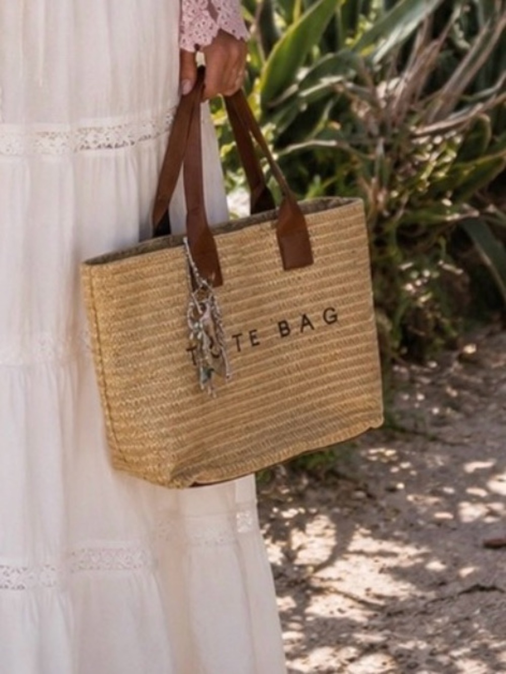 🆕nwt Straw like Tote Bag with brown  Handles - Natural
